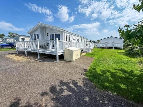 Beautiful 4 Berth Lodge With Decking At Manor Park In Hunstanton Ref 23038C