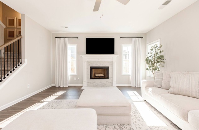 Beautiful 4BR | Fenced Yard | Family & Pets