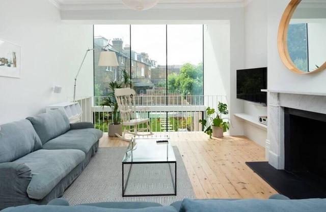 Beautiful 4BR Home in Vibrant Haringey