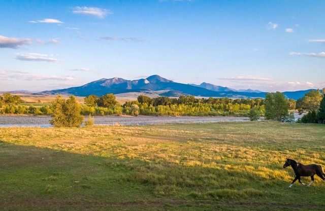 Beautiful 4BR Home on the Yellowstone River