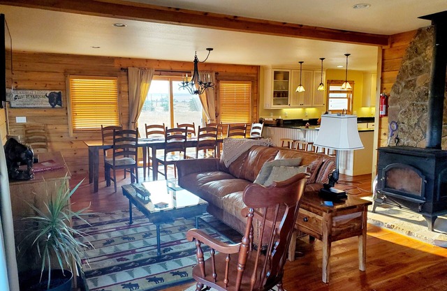 Belle maison de montagne de 5 BDRM sur un ranch de bisons en activité à North Park, CO.