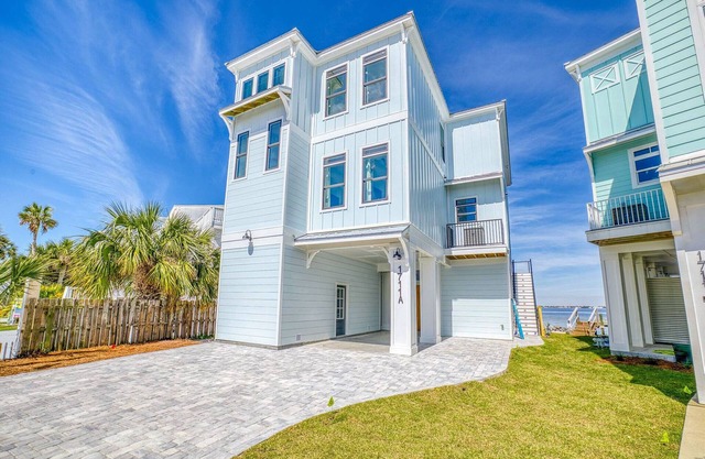 Beautiful 5 Bedroom, 4 Bath Waterfront Home w/ Pool! Pet Friendly!