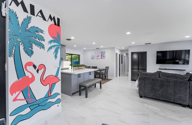 Beautiful 5 bedroom Modern Home with a Pool