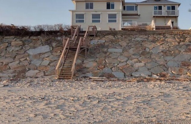 Beautiful 5 BR 3 Bath Ocean Front with Private Beach!