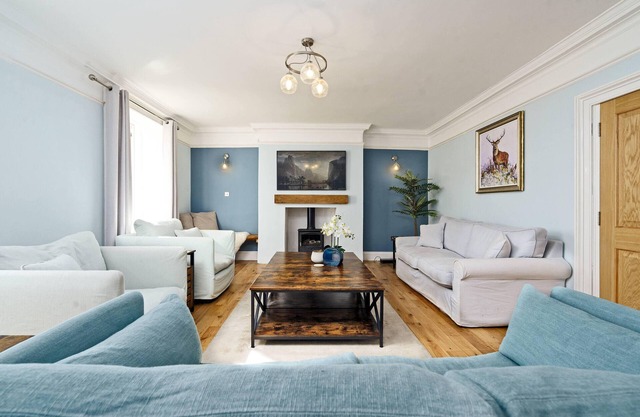 Beautiful 5 bedroom, 5 bathroom Georgian family home
