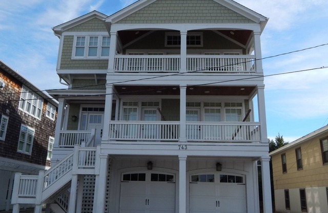 Beautiful 5 bedroom sound side home on the south end