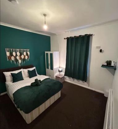 Beautiful 5Bedroom House - Contractors and Family near the Molineux stadium