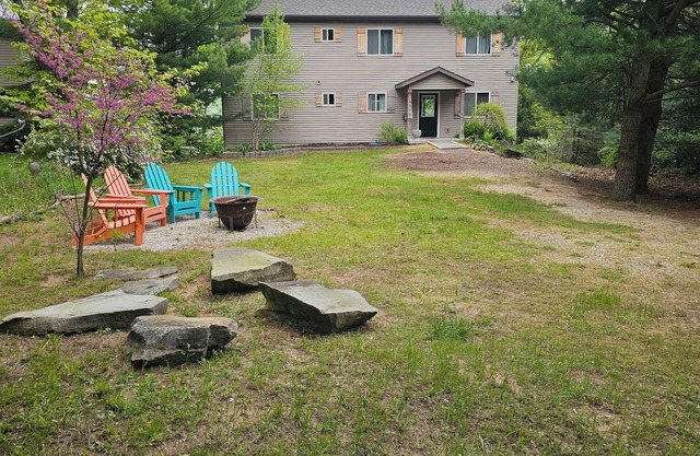 Beautiful 6 bedroom cottage on Stony Creek and Stony Lake