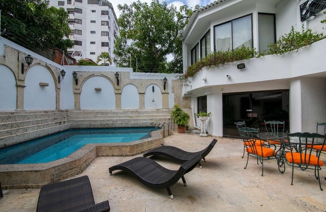 Beautiful 6 Bedroom Mansion in Bocagrande