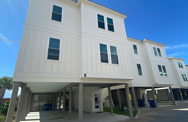 Beautiful 6 Bedroom Beach House with private pool!!!