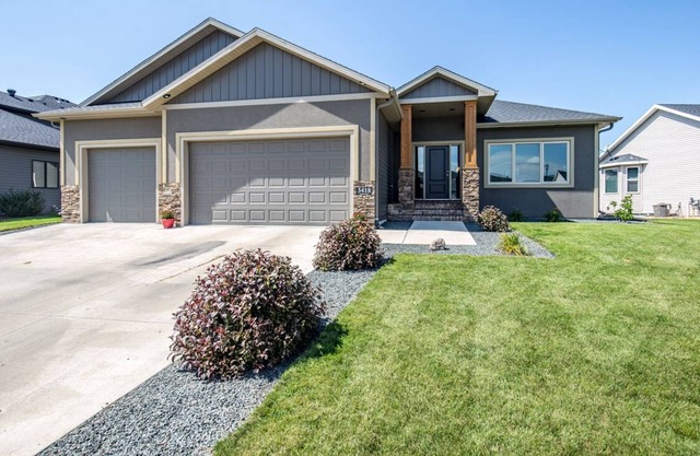 Beautiful 6 bedroom/3 bathroom home!