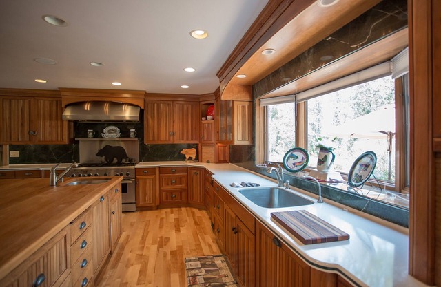 Beautiful 6000 sq/ft family home on 5 acres, surrounded on 3 sides by White Tail