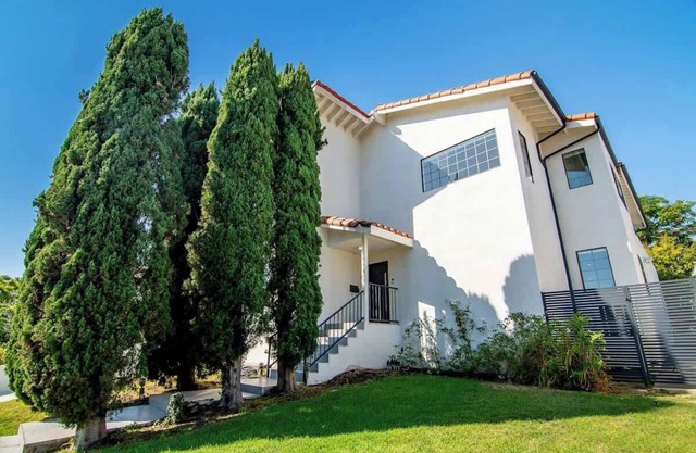 Beautiful 6BR Family Getaway in Prime Location
