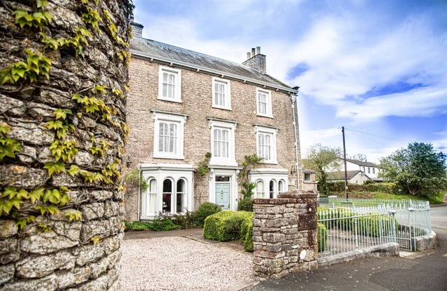 Beautiful 8 bedroom Grade II listed Georgian Townhouse