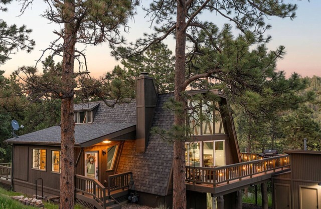Beautiful A-Frame near Hiking/Red Rocks/Evergreen