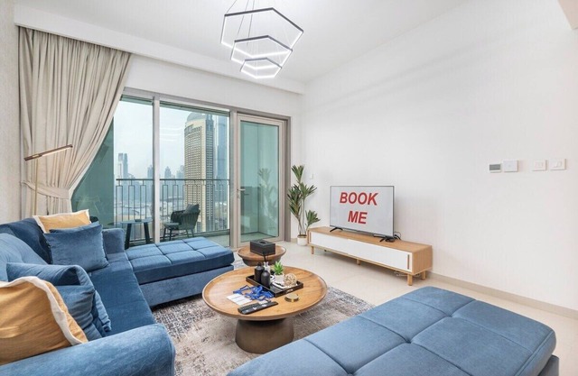Beautiful 2-BR Flat in Downtown Luxury City Living at Its Best