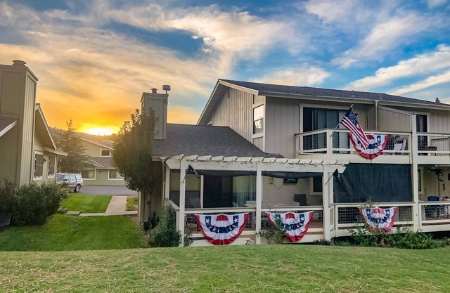 Beautiful and Spacious Townhome on the 5th Hole of Plumas Pines Golf Course
