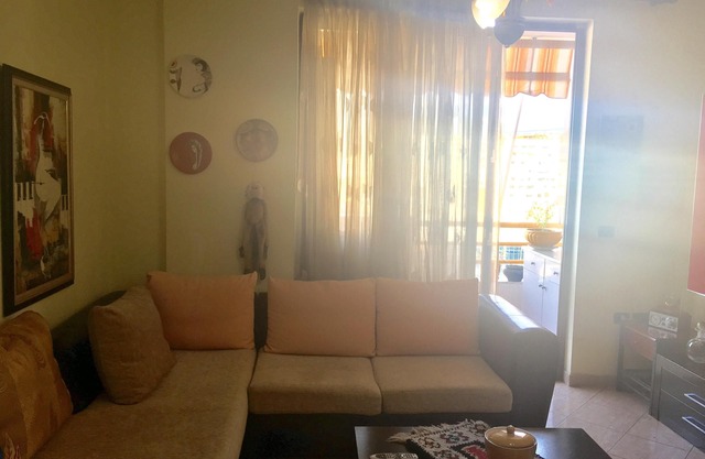 Bel appartement situé au centre - superbe vue sur la montagne Dajti