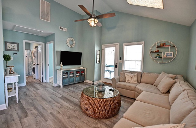 Beautiful and Completely Renovated 2 Bedroom/1.5 Bathroom Cottage nestled near the Beach! Pool, Tennis, WIFI and more!