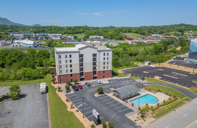 Beautiful and Convenient First Floor 2 Bedroom/2 Bath Riverfront Condo