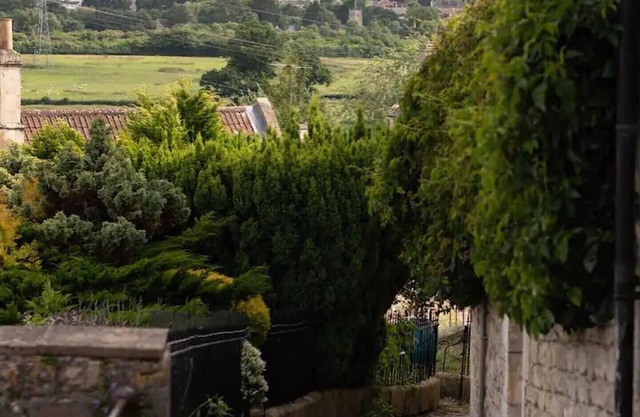 Charming 2-bedroom cottage close to Bath