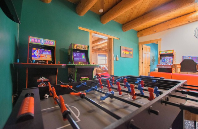 This house is a 5 bedroom(s), 5 bathrooms, located in Albuquerque, NM.