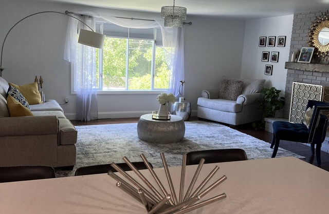 Beautiful and modern 3 Bedroom 2 full BR.