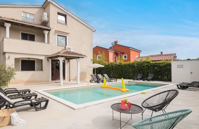 8 chambres hébergement à Antonci
