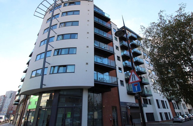 Bel et spacieux appartement au bord de l'eau.