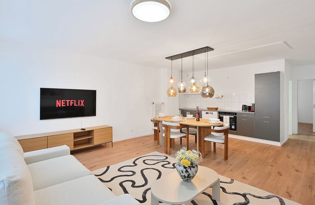 Beautiful and spacious 4-Room Apartment in Central Wuppertal with Free WiFi