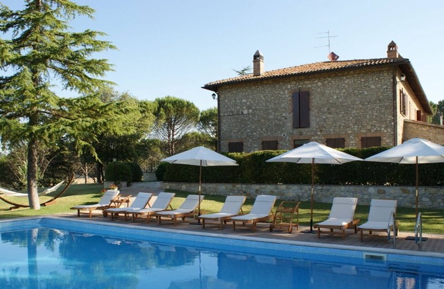 Belle et spacieuse villa de 2 étages dans la belle Ombrie (chambre pour 18)