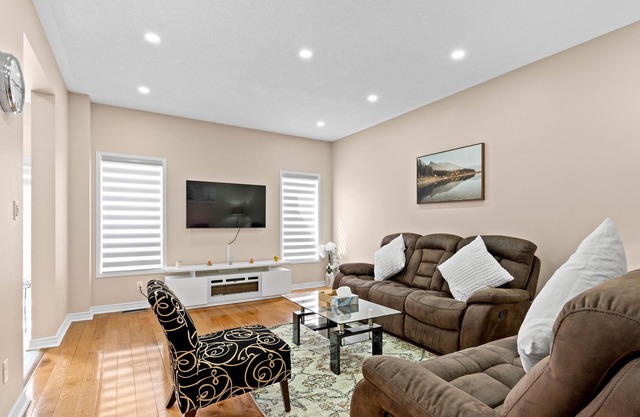Beautiful and Spacious ~ 5 BR, 3.5 WR ~ Brampton