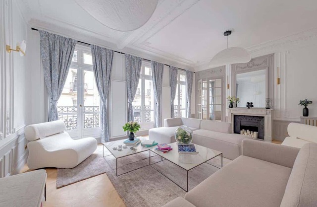 Appartement Paris 16ème : Balcon, 2 Chambres & Ascenseur