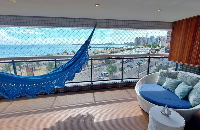 Appartement de luxe de trois chambres avec une vue magnifique sur la mer à Ed. Paysage