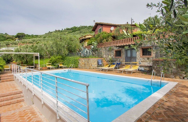 Agréable appartement avec bain à remous, piscine, WIFI, TV, patio et animaux admis
