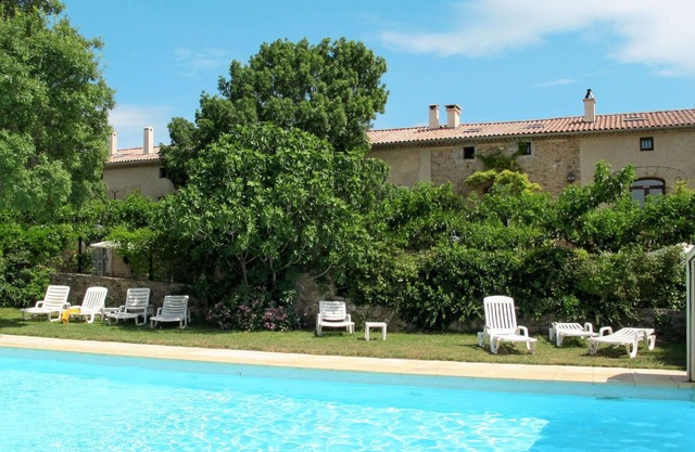 Confortable appartement dans une maison de vacances avec WIFI, piscine, TV et parking