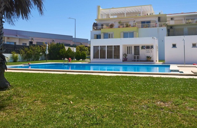 Beautiful apartment for 6 guests with WIFI, A/C, pool, TV, terrace and parking