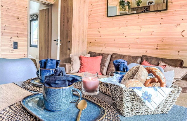 Bel appartement dans une maison de vacances avec climatisation, TV, terrasse, animaux admis, parking
