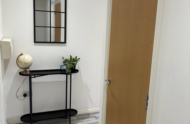 Beautiful Apartment in Great & Quiet Area - Free Private Parking