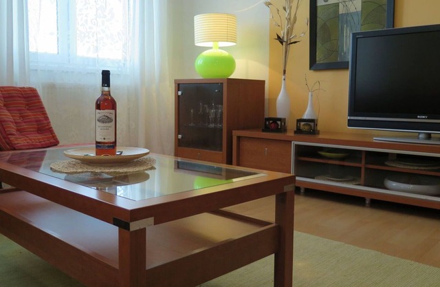 Agréable appartement pour 5 personnes avec WIFI, TV et parking