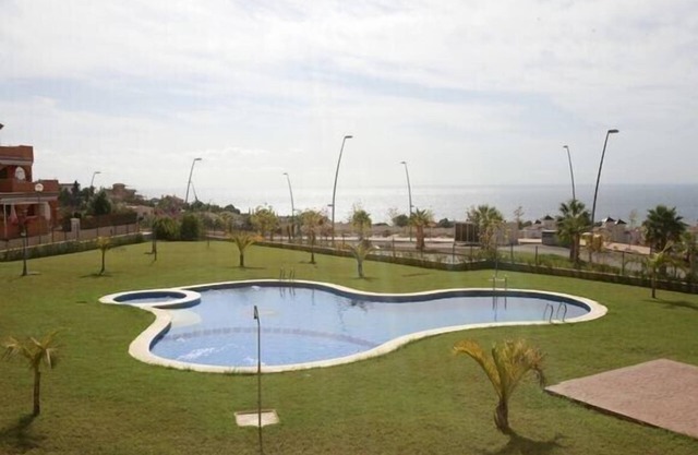 Bel appartement à 500 m de la plage avec jardin privé et vue mer