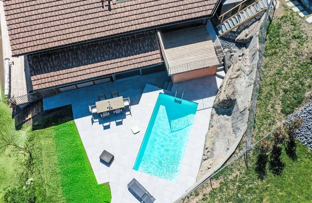 Joli appartement avec piscine, WIFI, TV, terrasse, animaux admis et vue panoramique