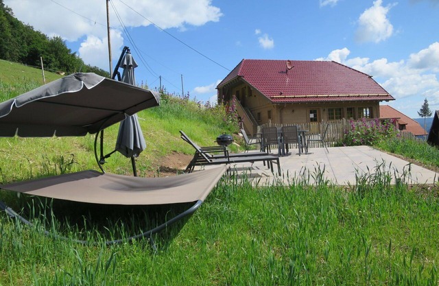 Joli appartement pour 4 personnes avec WIFI, TV, patio, animaux admis et parking