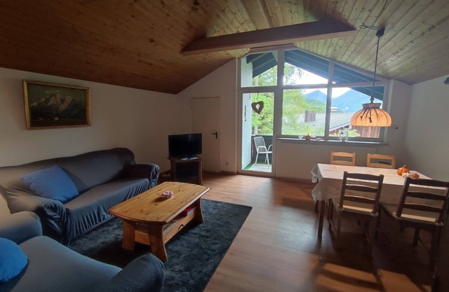 bel appartement pour 2-4 personnes avec de belles vues sur la montagne et balcon