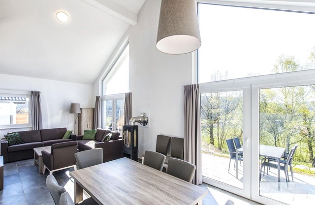 Confortable appartement dans une maison de vacances avec WIFI, TV, terrasse, animaux admis, parking