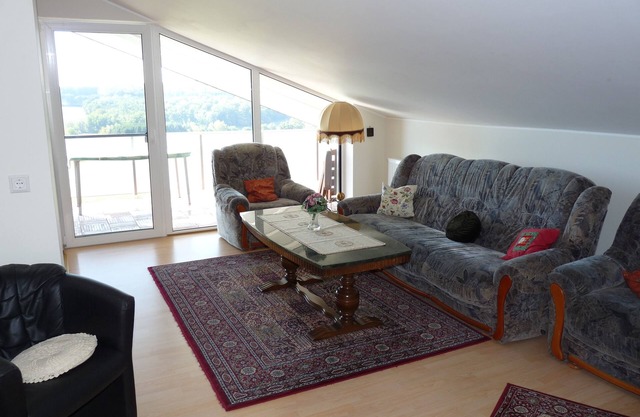 Bel appartement avec vue imprenable sur la vallée et une grande aire de jeux