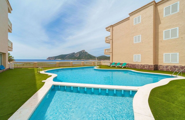 Confortable appartement pour 2 personnes avec climatisation, WIFI, piscine, TV et balcon