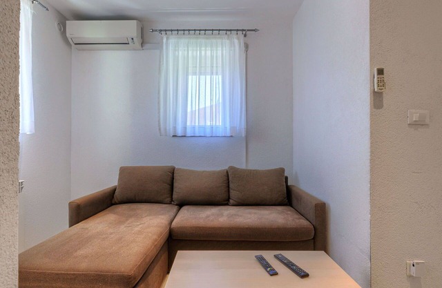 Joli appartement pour 4 personnes avec climatisation, WIFI, TV, terrasse et parking