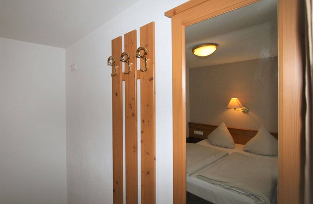 Confortable appartement pour 4 personnes avec piscine, WIFI, TV, balcon, animaux admis et parking