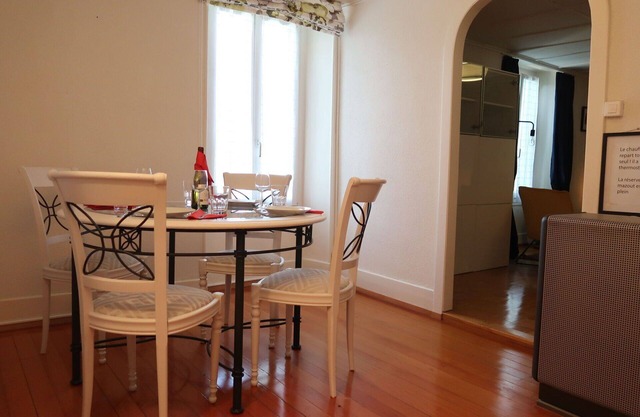 Confortable appartement pour 4 personnes avec WIFI, TV, patio, animaux admis et parking